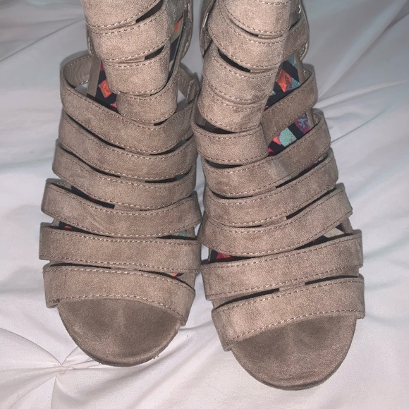 High heel strapped wedges - Picture 2 of 6